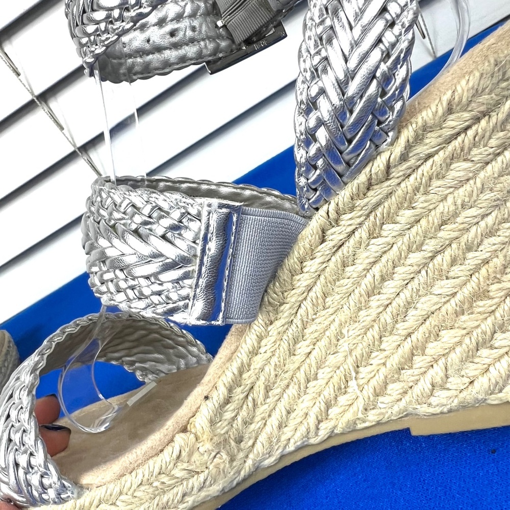 🚫SOLD! NWOT |•APOSTROPHE•| Metallic Silver Espadrille 'Audrey' Sandal - Picture 4 of 11